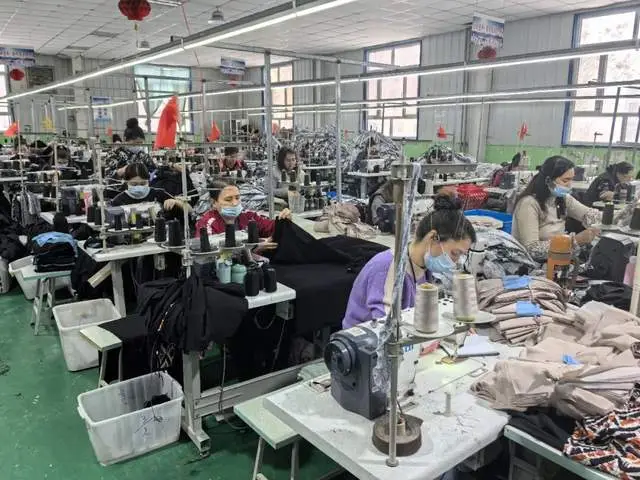 澤普縣：服裝企業生產忙 衝刺首季“開門紅”