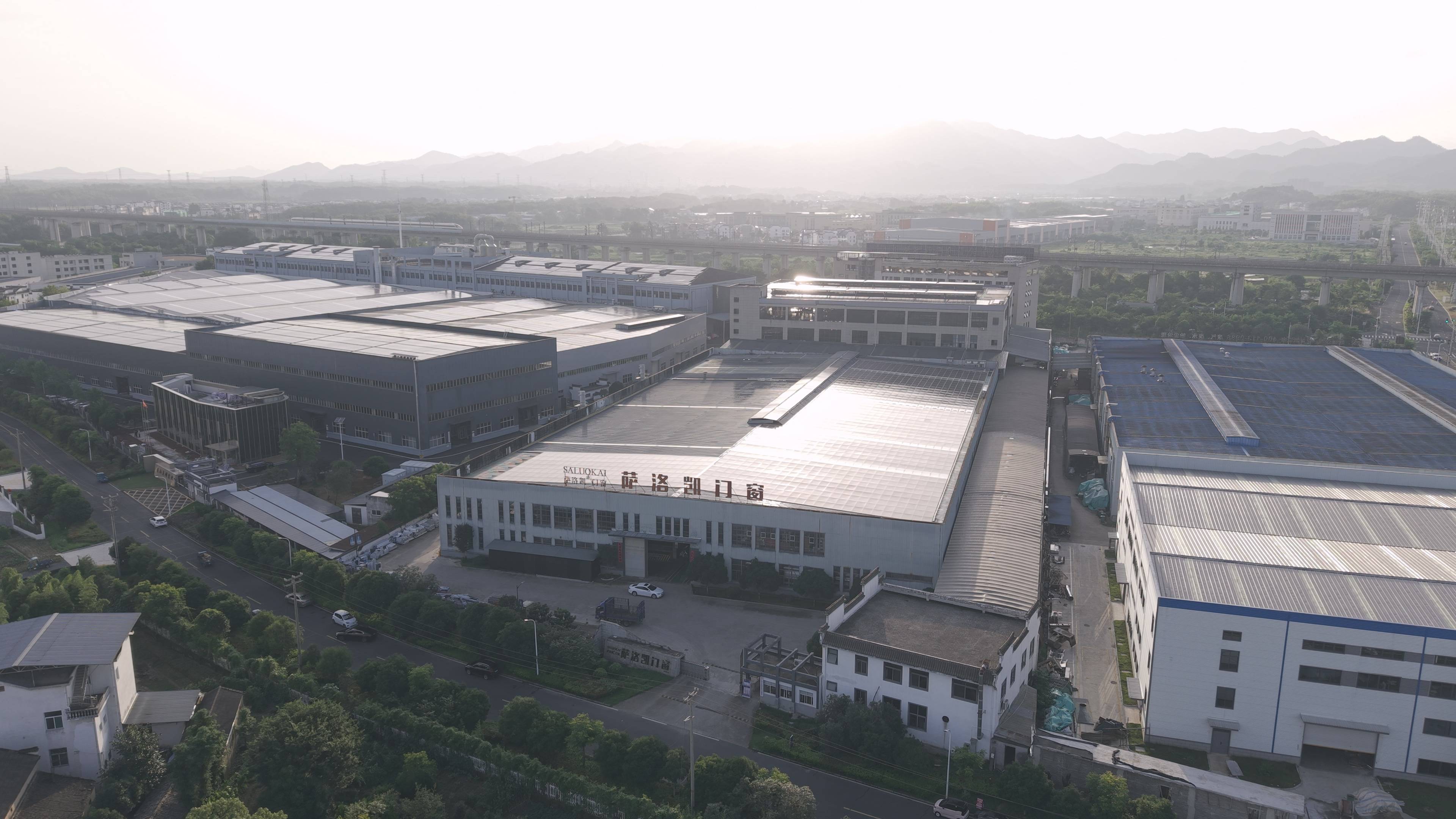 原創薩洛凱門窗榮膺“2025中國家居行業價值100公司”: 以高階大宅系統門窗專業服務與安全標杆，引領行業價值競爭新正規化