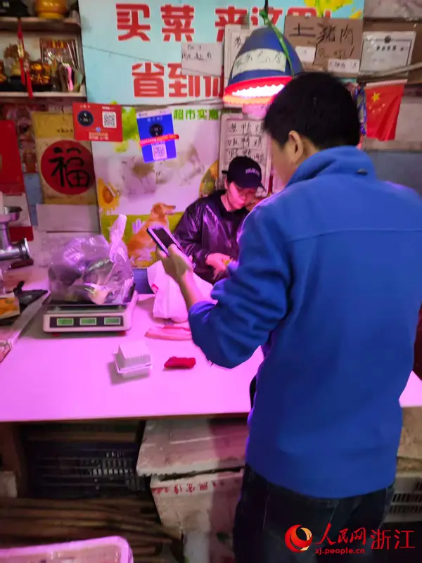 “生鮮燈”，不“新鮮”！