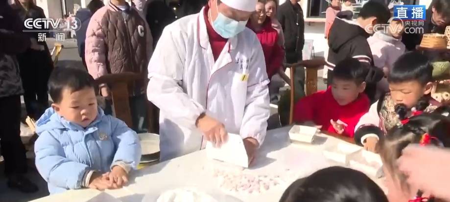 新年伊始消費升溫年貨市集火熱 “頂流”美食滿足味蕾活躍經濟