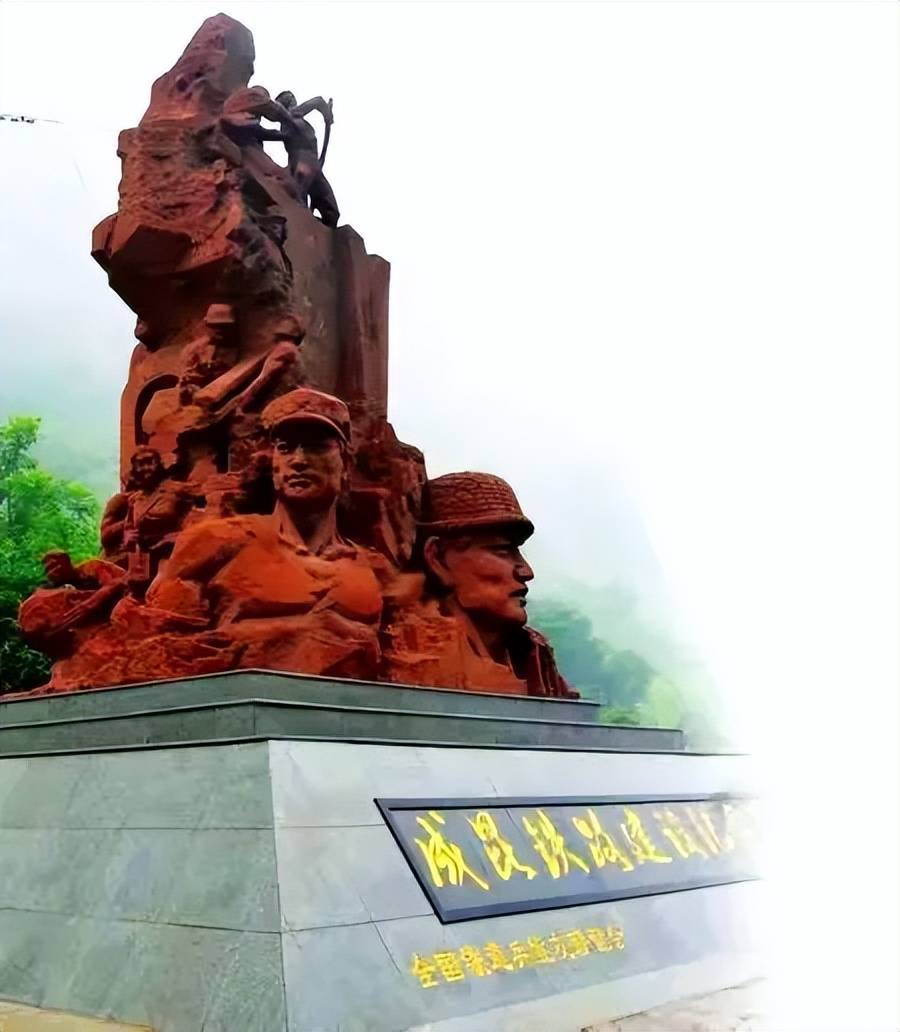 原创在祖国版图上雕刻钢铁动脉